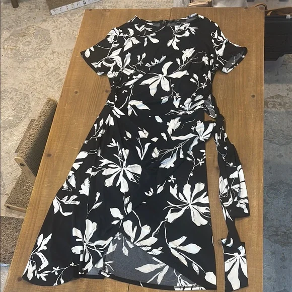 Maggy London | Dresses | Maggy London Black And White Flutter Sleeve Midi  Sundress Size | Poshmark
